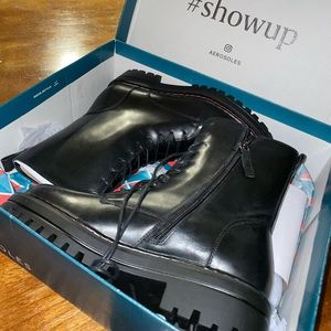 Womens black Aerosols boots size 7.5 red trim.          New NEVER WORN!!!